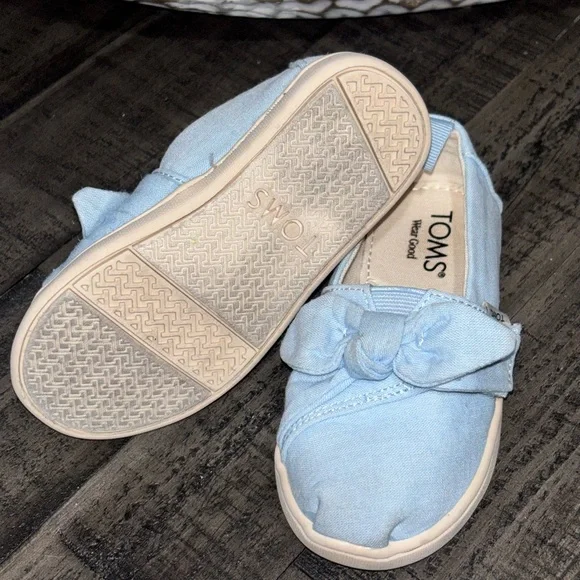 TOMS Tiny Bliss Light Blue Speckled Chambray Dots Bow Slip-On Shoes SZ7 - Picture 8 of 8